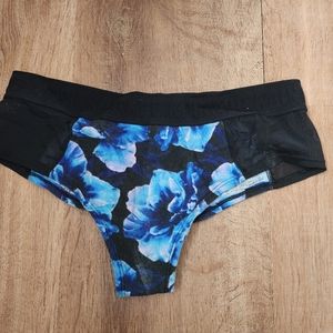 PRE LOVED CHEEKY BOYSHORTS 🖤